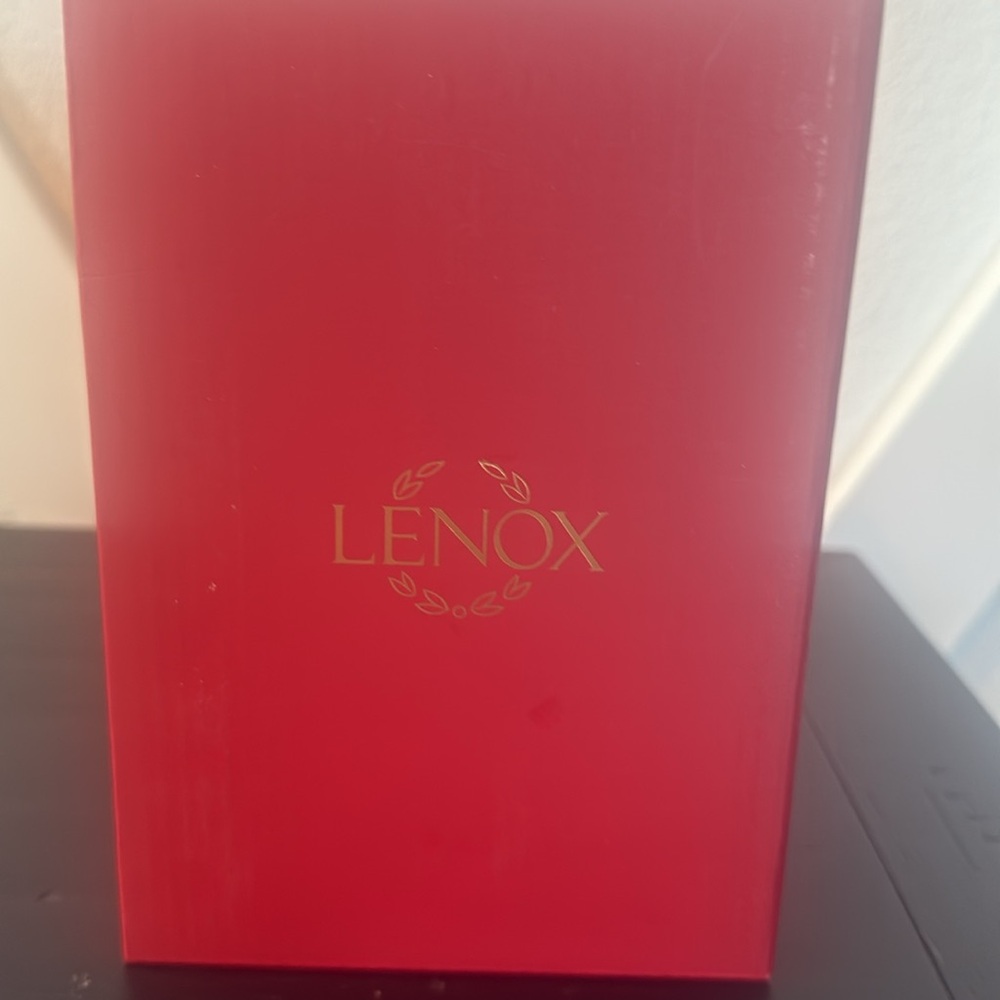 NIB Lenox Holiday Cupcake covered candy dish - Picture 3 of 3